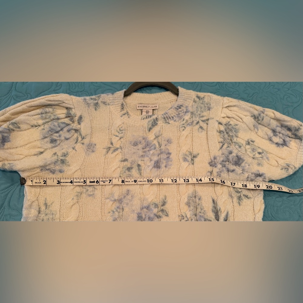 Sincerely Jules Short Balloon Sleeve Cable Knit Cream with Blue Flowers. Size S - Picture 6 of 8